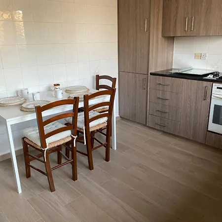 Kathryn's Cozy Larnaca