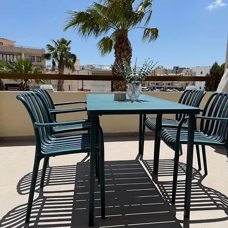 Kathryn's Cozy Larnaca